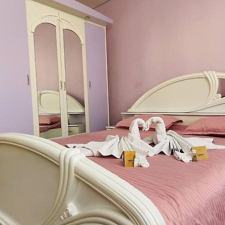 Lavender Luxury Apartment Oradea Extérieur photo