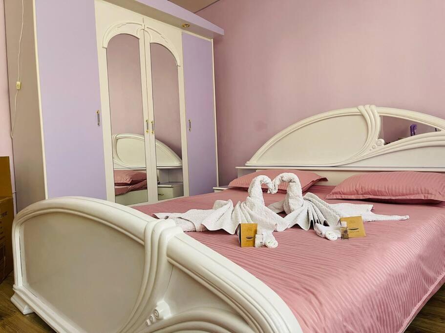 Lavender Luxury Apartment Oradea Extérieur photo