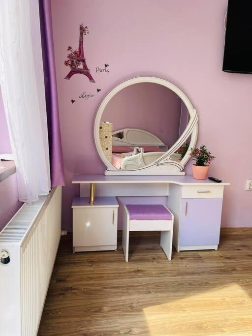 Lavender Luxury Apartment Oradea Extérieur photo