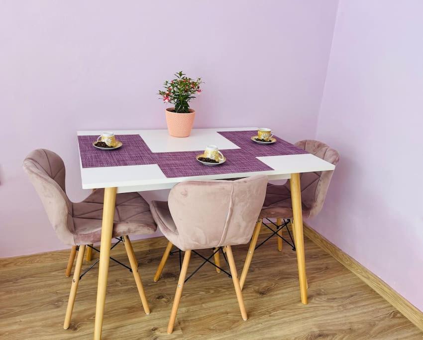 Lavender Luxury Apartment Oradea Extérieur photo