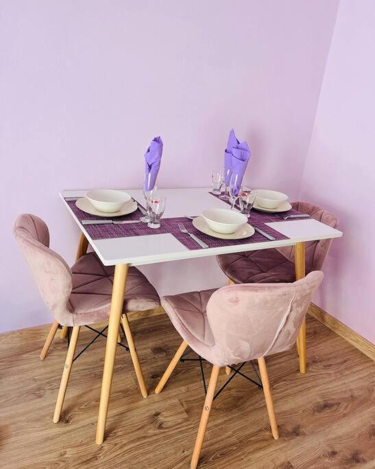 Lavender Luxury Apartment Oradea Extérieur photo